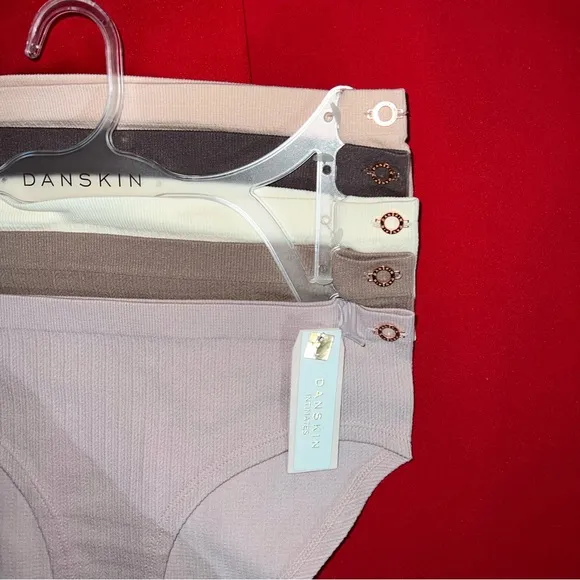 5 PK-Size L- Comfy Seamless Panties. NWT