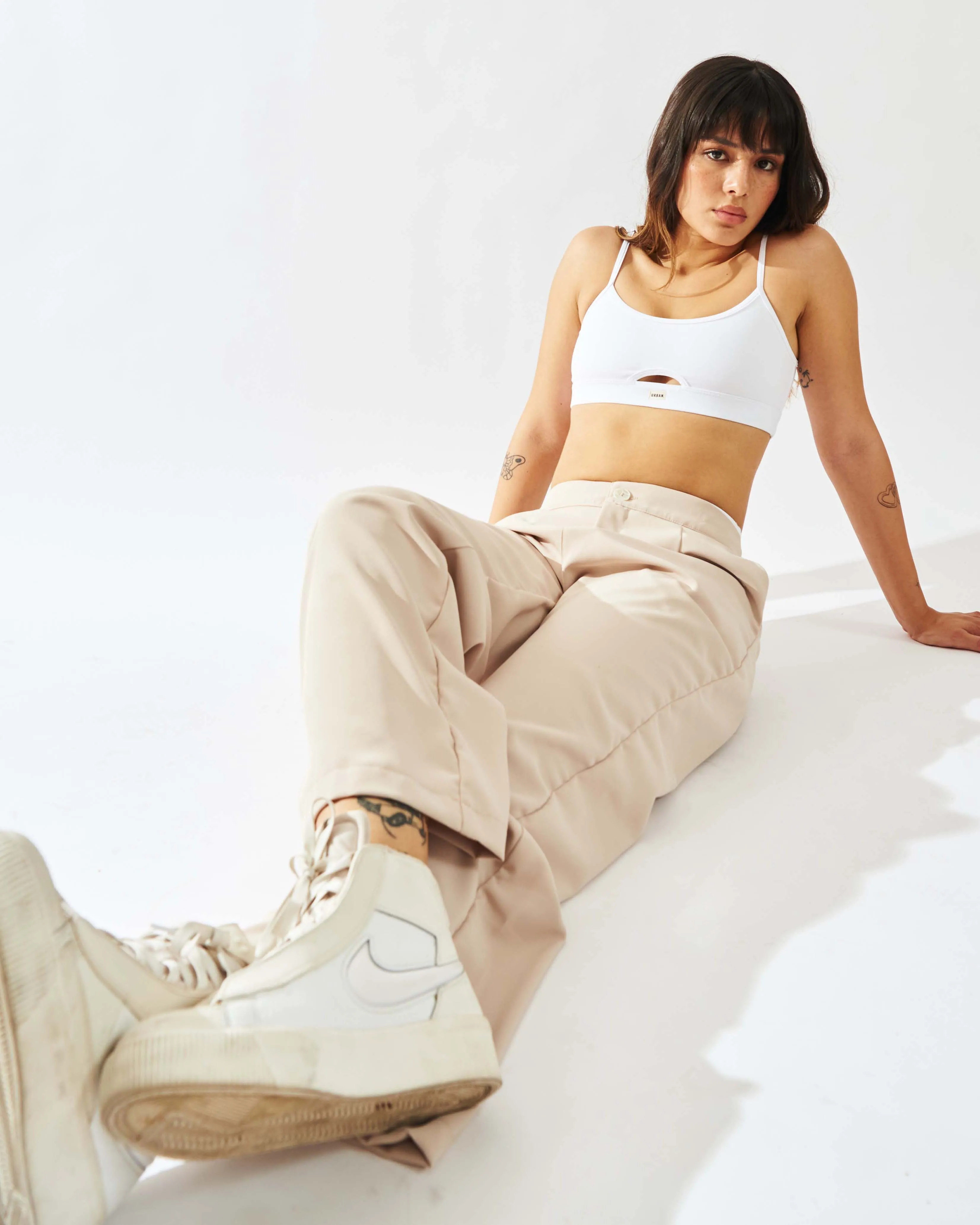 ESSENCE WHITE TOP