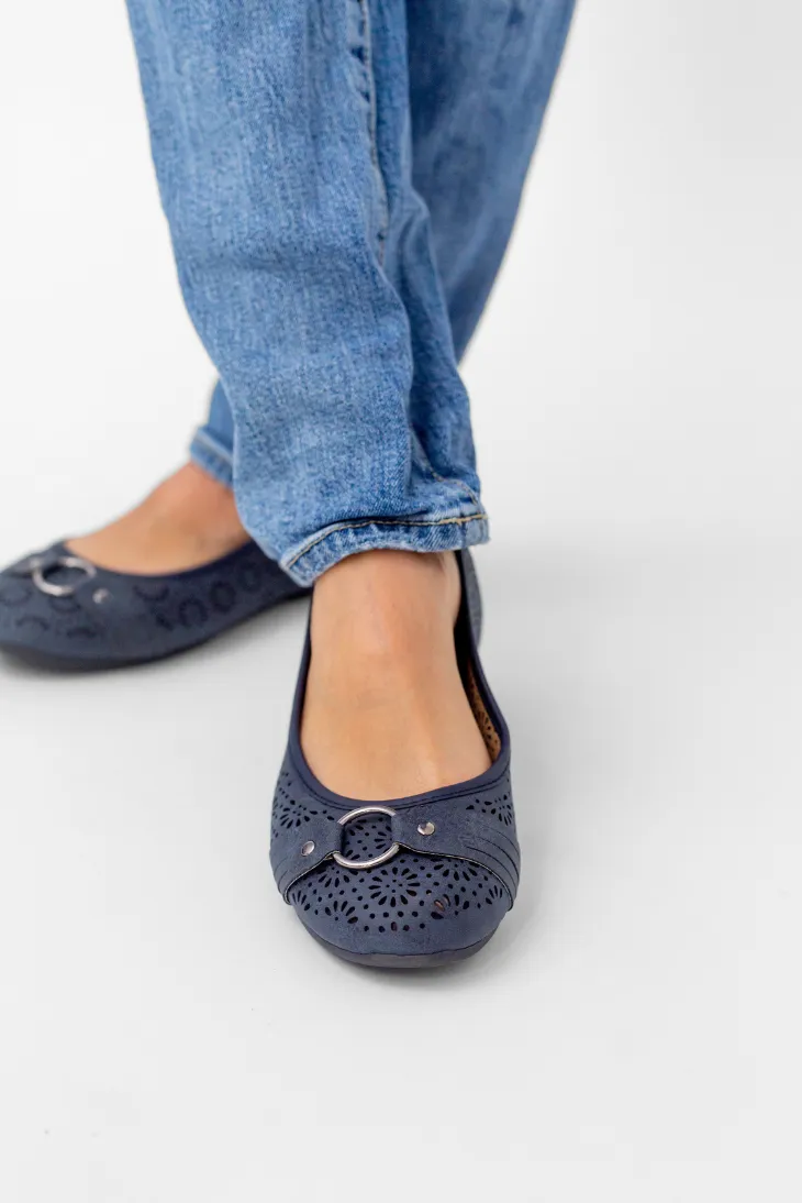 Round Toe Cut Out O-Ring Band Flats (Giovana)