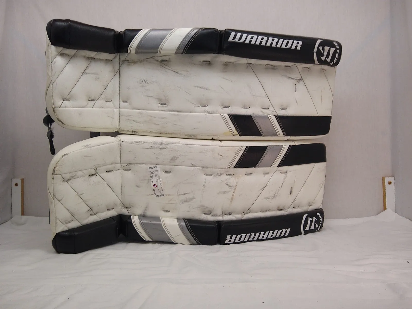 Used Warrior Ritual G3 Size 30"   1" White/Black Hockey Goalie Leg Pads